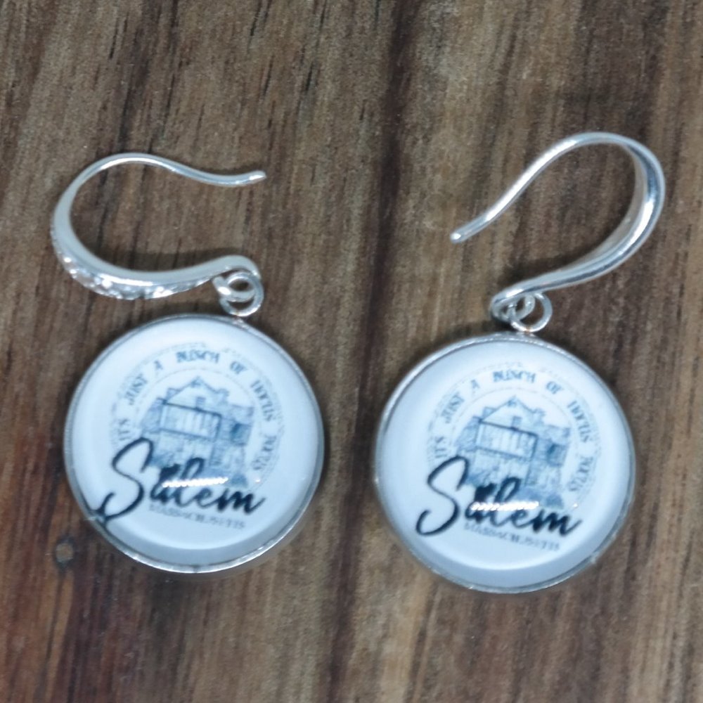 Hocus Pocus stud earrings - Picture 4 of 4